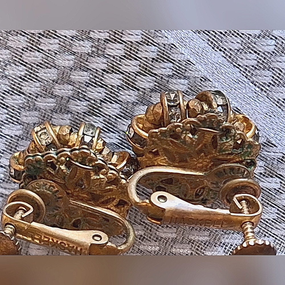 Vintage MIRIAM HASKELL | Cluster Design Clip-On Earrings - Picture 9 of 10